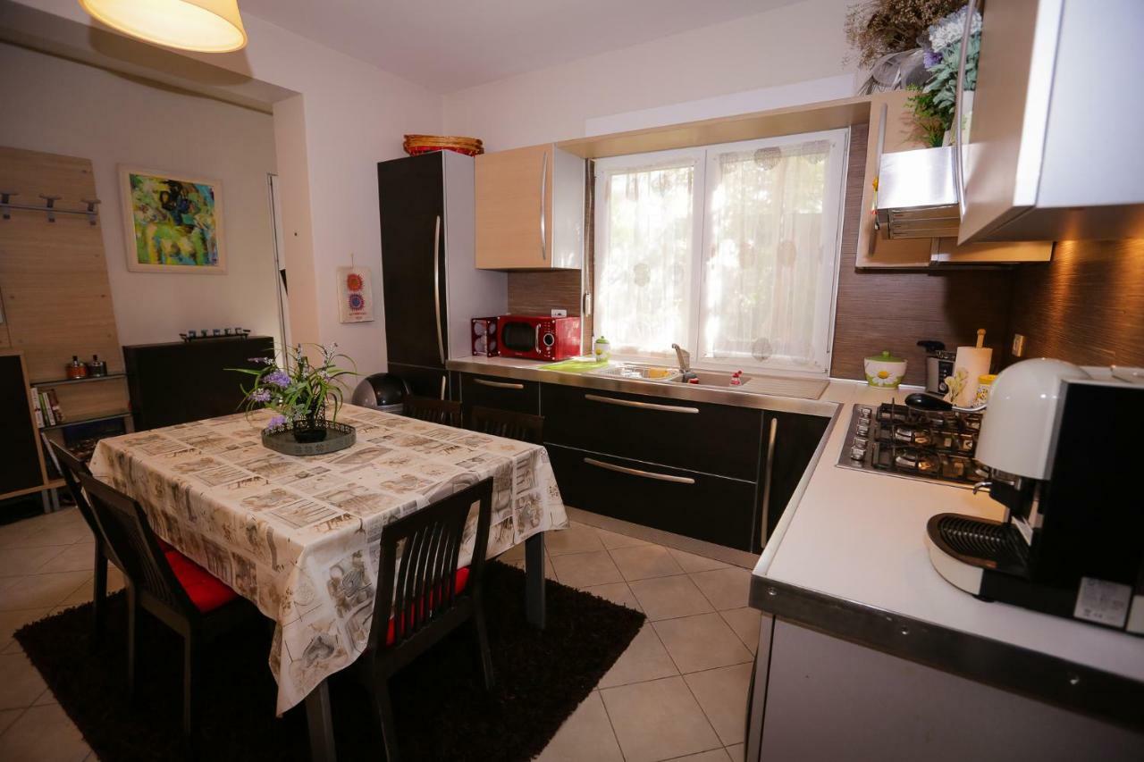 Pine-Tree Apt W/ Private Garden 50 M From The Sea Golem  Exterior foto